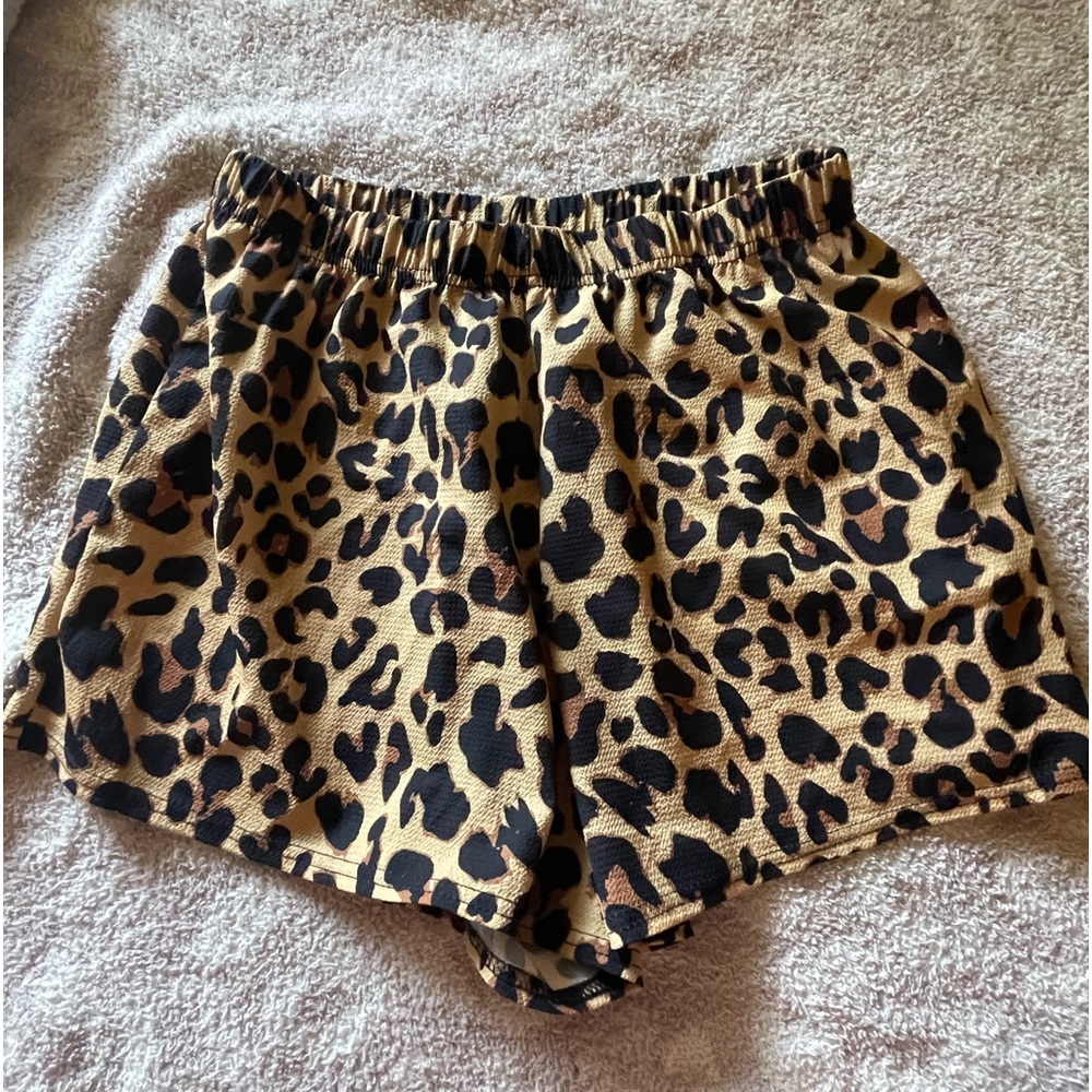 Cheetah print shorts! Size 6